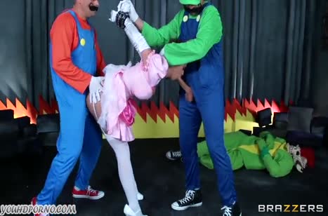 Братья Марио трахнули принцессу с большими сиськами #2