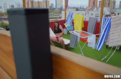Sofia Curly снимает с чуваком трах прямо на крыше дома #1